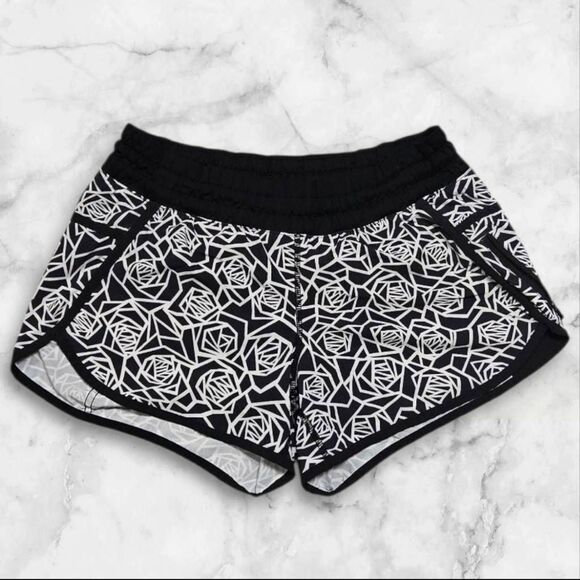 Lululemon Size 6 Floral Tracker Shorts - Picture 1 of 2